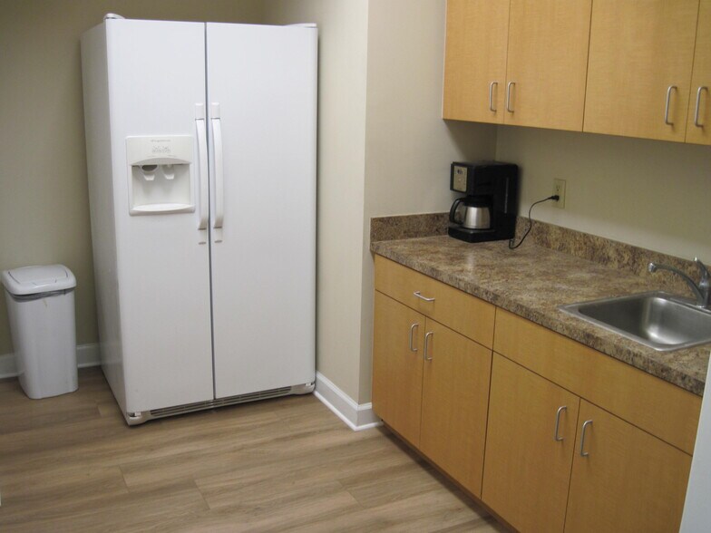 More Photos Of 10365 Hood Rd, Jacksonville Medical For Lease