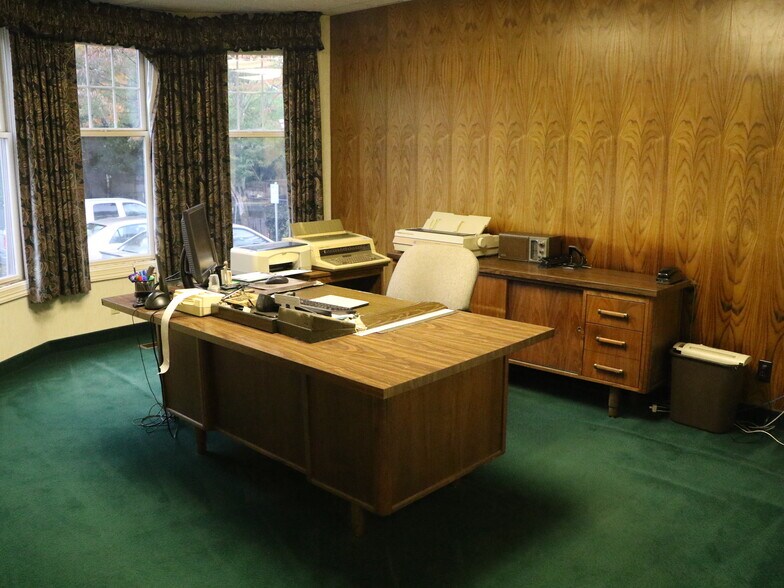 More Photos Of 3337 SE Hawthorne Blvd, Portland Office For Lease