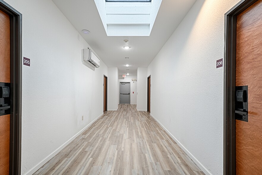 More Photos Of 110 S Main, Dilley Hotel For Sale