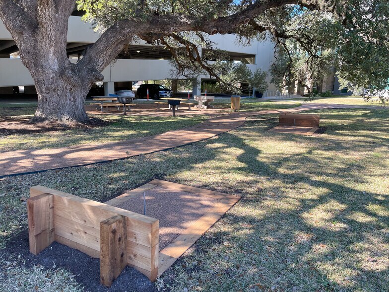 More Photos Of 19026 Ridgewood Pky, San Antonio Office For Lease