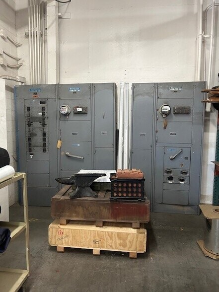 More Photos Of 12424 Gladstone Ave, Sylmar Manufacturing For Lease