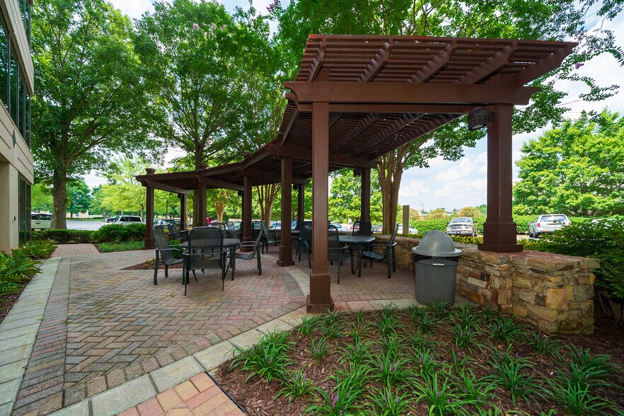 More Photos Of 2055 Sugarloaf Cir, Duluth Office For Lease