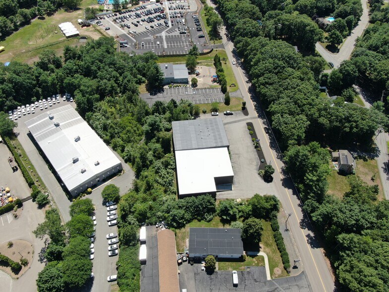 More Photos Of 950 Chestnut St, Franklin Showroom For Sale