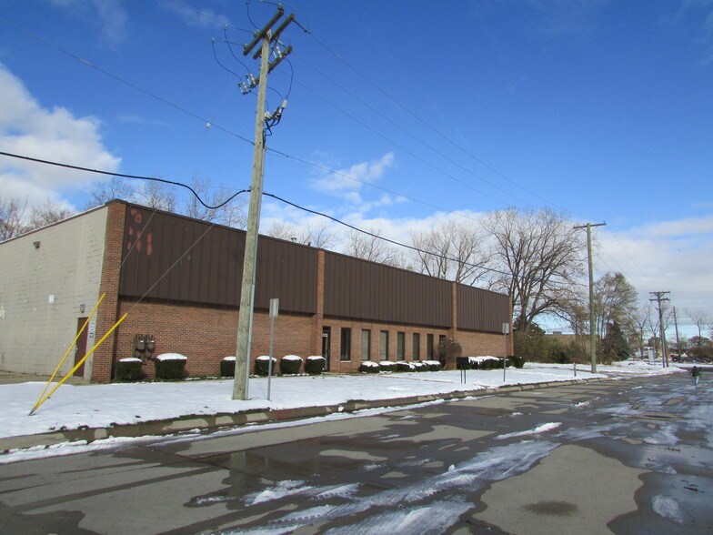 More Photos Of 14033-14055 Achyl Ave, Warren Warehouse For Sale