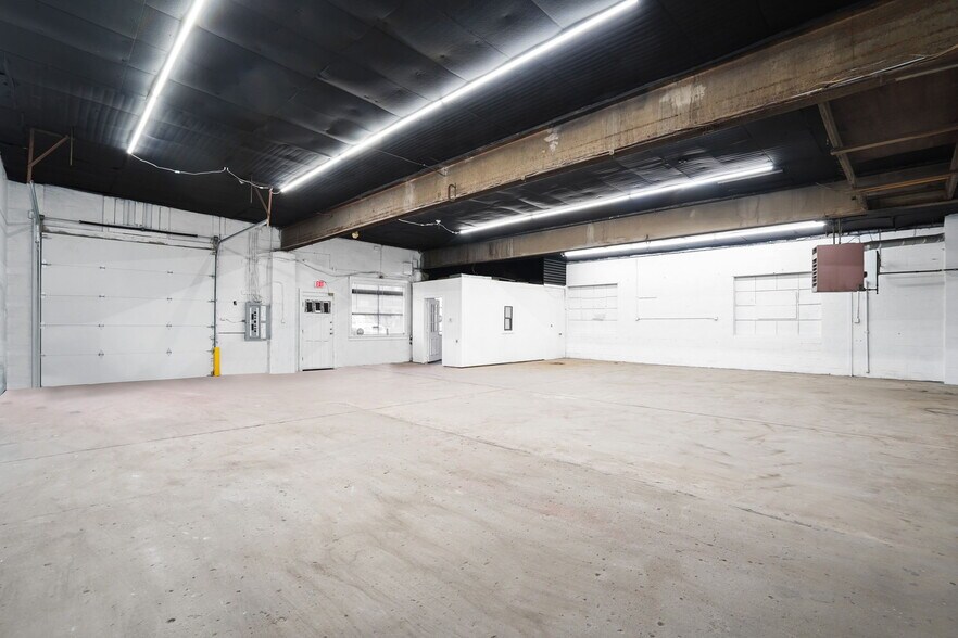 More Photos Of 19 S Highland Ave, Columbus Mixed Retail For Lease