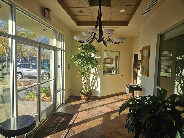 More Photos Of 1406 Blue Oaks Blvd, Roseville Medical For Lease