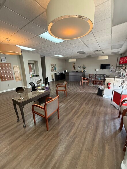 More Photos Of 10215 E 350 Hwy, Raytown Unknown For Lease