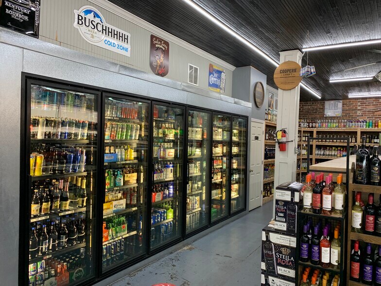 More Photos Of 120 N State St, Lyons Restaurant For Sale