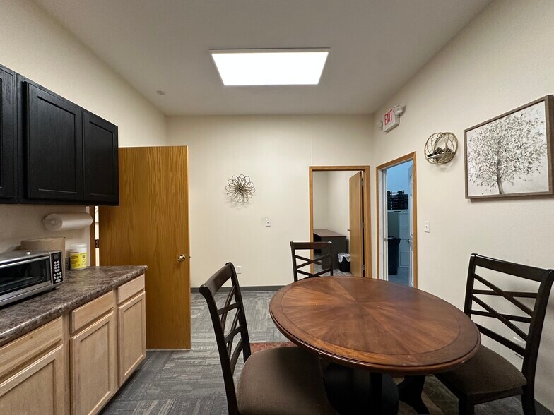 More Photos Of 580 Madison Ave, North Liberty Office For Sale