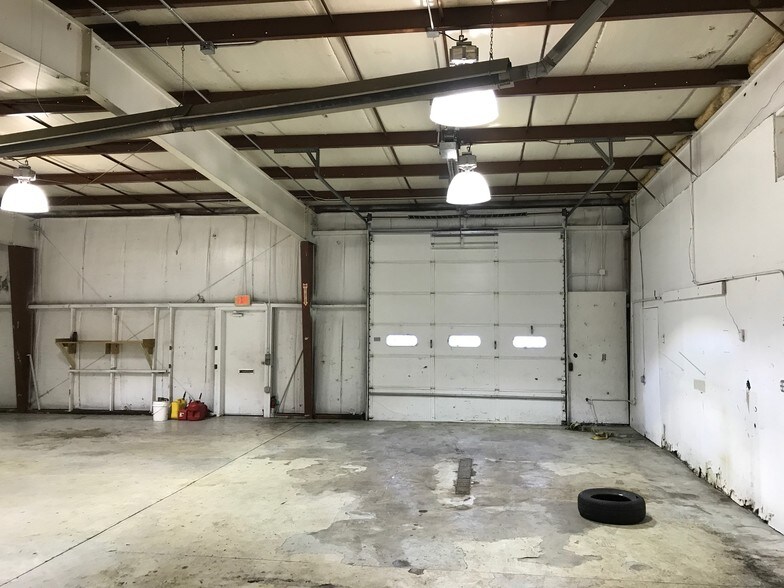 More Photos Of 9 Westport Ct, Bloomington Warehouse For Sale