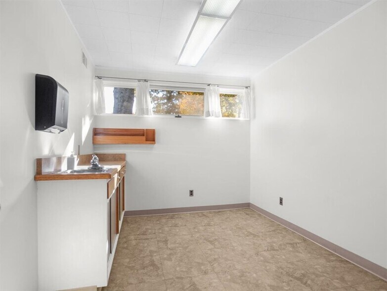 More Photos Of 5973 Walworth Rd, Ontario Medical For Sale
