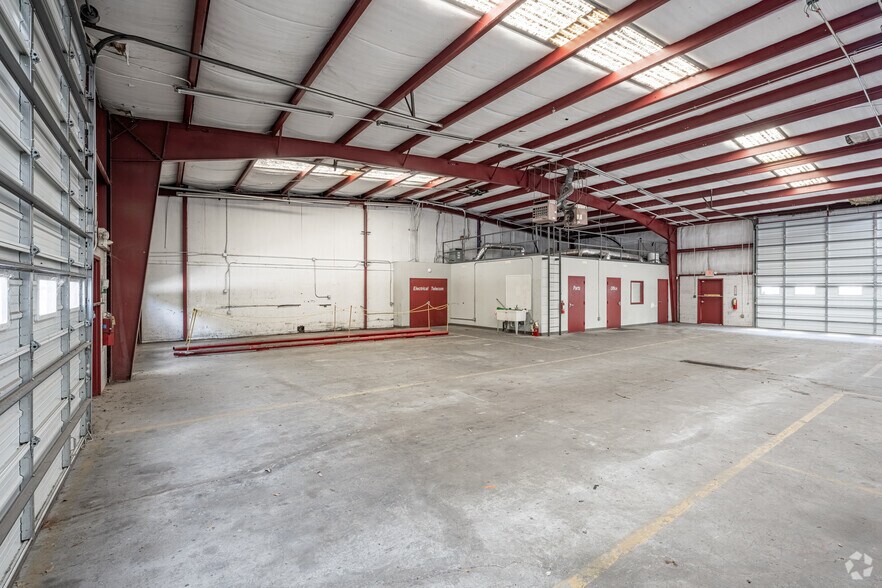 More Photos Of 43 Bellamy Ct, Stockbridge Service For Lease