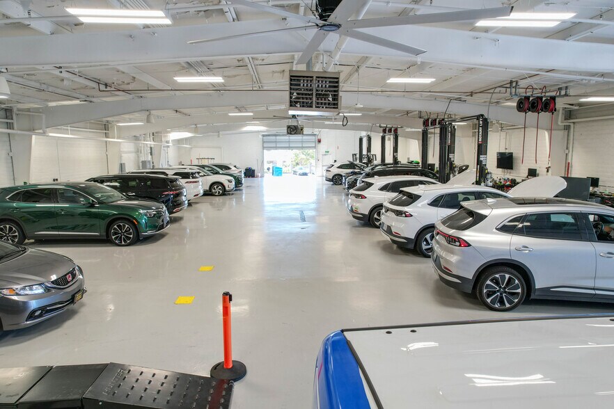 More Photos Of 3230 Auto Plz, Richmond Auto Dealership For Lease