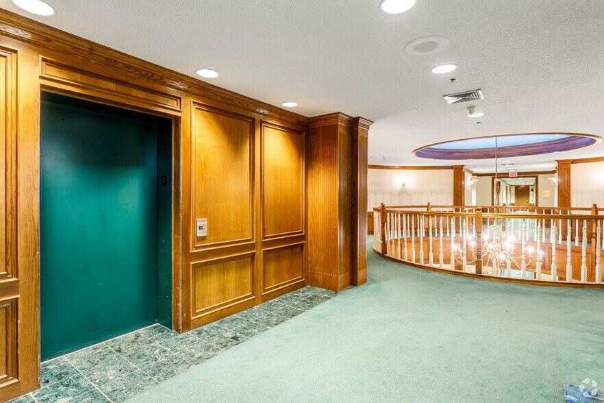 More Photos Of 31000 Telegraph Rd, Bingham Farms Medical For Lease