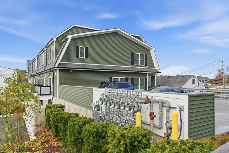 More Photos Of 1080 New York Ave, Huntington Station Apartments For Sale