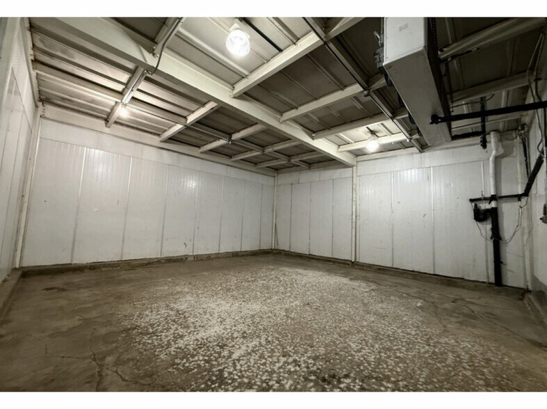 More Photos Of 2150 W Carroll Ave, Chicago Food Processing For Lease