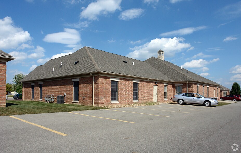 More Photos Of 821 Kentwood Dr, Youngstown Office For Lease
