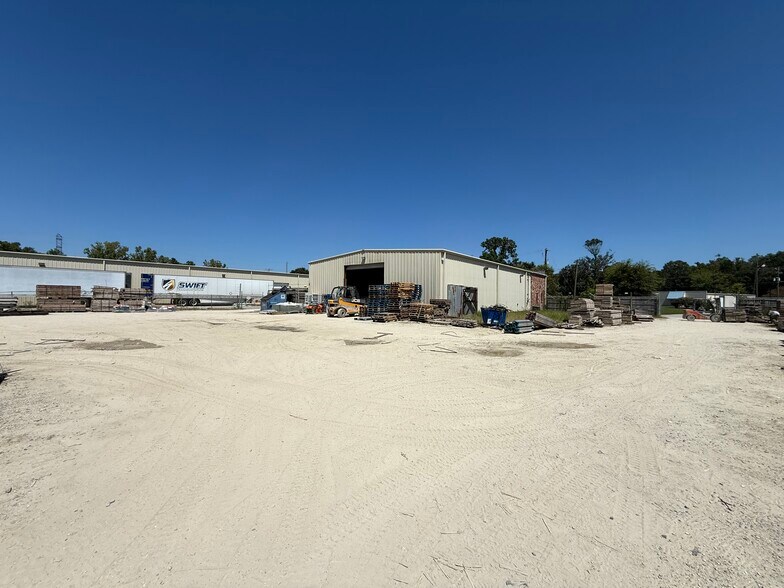 More Photos Of 7377 Peppermill Ln, North Charleston Warehouse For Lease