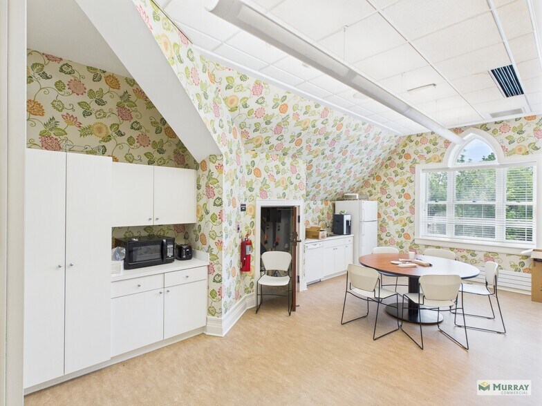 More Photos Of 411 W Main St, St Charles Loft Creative Space For Lease