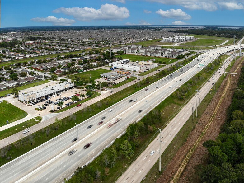 More Photos Of 11411 N Sam Houston Pky E, Humble Unknown For Lease