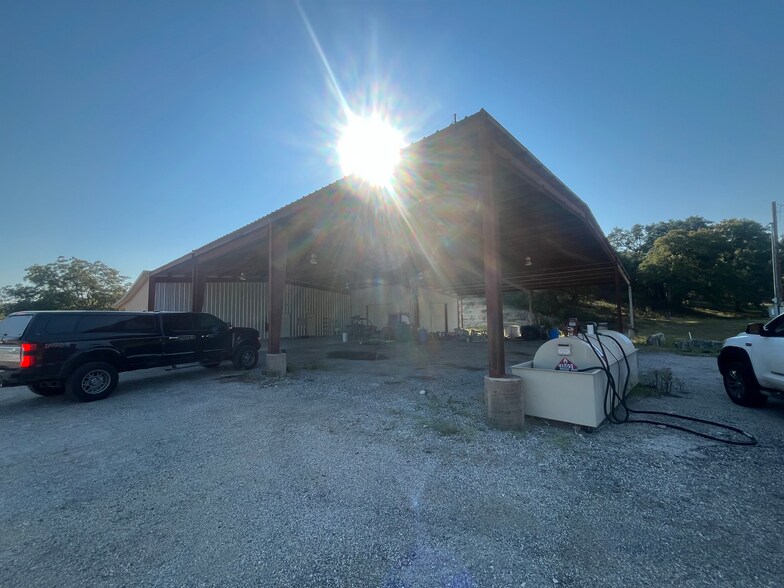 More Photos Of 800 County Road 257, Liberty Hill Warehouse For Lease
