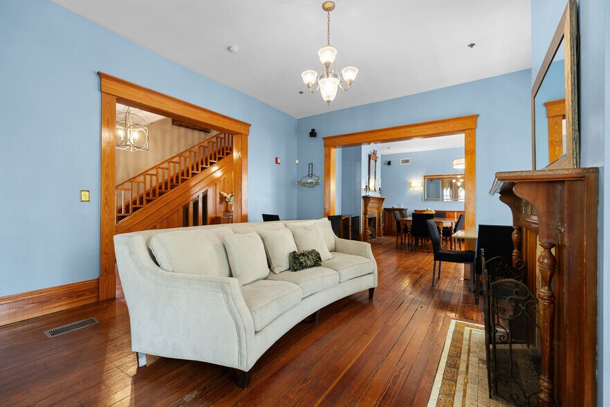 More Photos Of 221 SE 7th St, Gainesville Hospitality For Sale