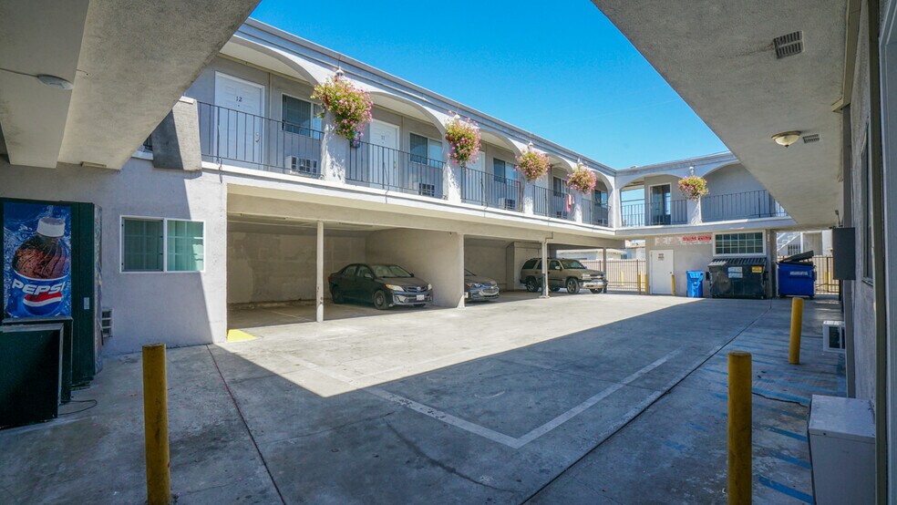 More Photos Of 4905 W Adams Blvd, Los Angeles Apartments For Sale