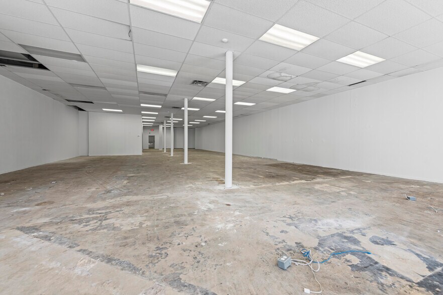 More Photos Of 240 Huron Ave, Port Huron Storefront For Lease