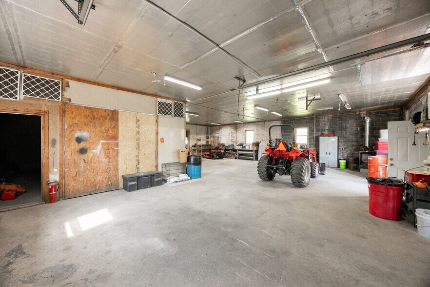 More Photos Of 131 Squirrel Hollow Rd, Douglassville Auto Repair For Sale