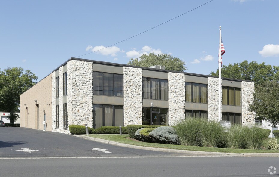 Primary Photo Of 30 Hillside Ave, Springfield Warehouse For Lease