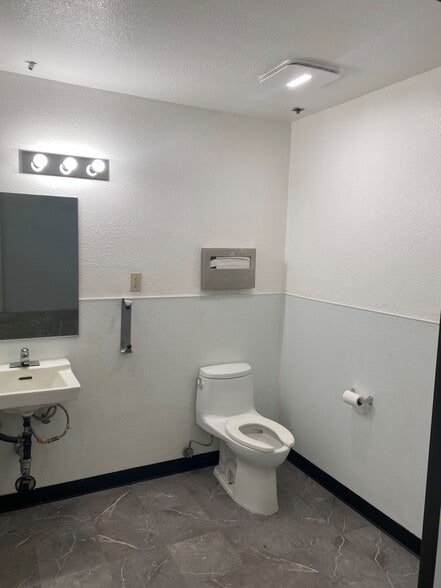 More Photos Of 4564 Los Angeles Ave, Simi Valley Warehouse For Lease