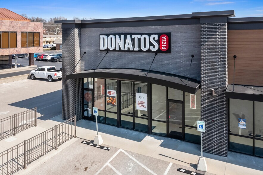 More Photos Of 710 S Green River Rd, Evansville Storefront For Lease
