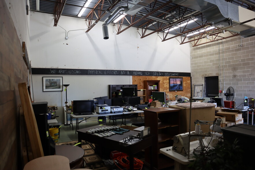 More Photos Of 22 Dewey Ave, Warwick Warehouse For Lease