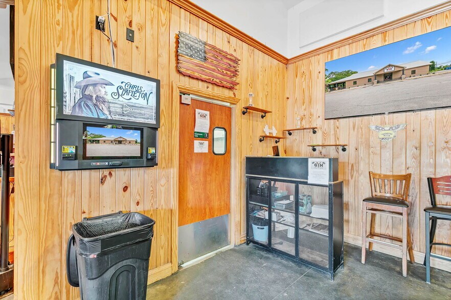 More Photos Of 2579 Douglas Ave, Brewton Restaurant For Sale