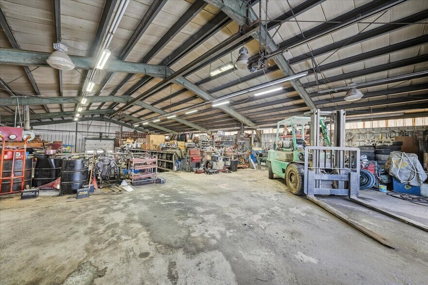 More Photos Of 735 Perry Hwy, Harmony Auto Repair For Sale