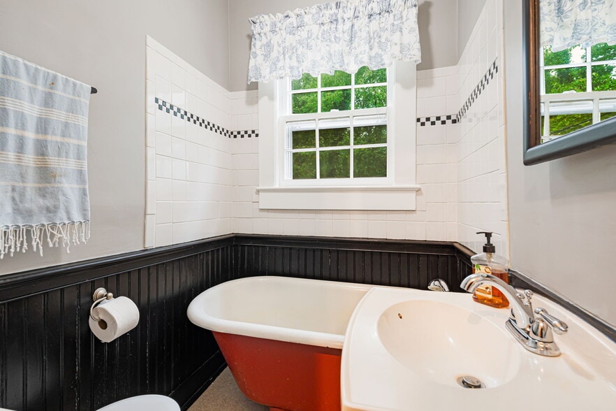 More Photos Of 1186 Old Us Hwy 70 W, Black Mountain Hospitality For Sale