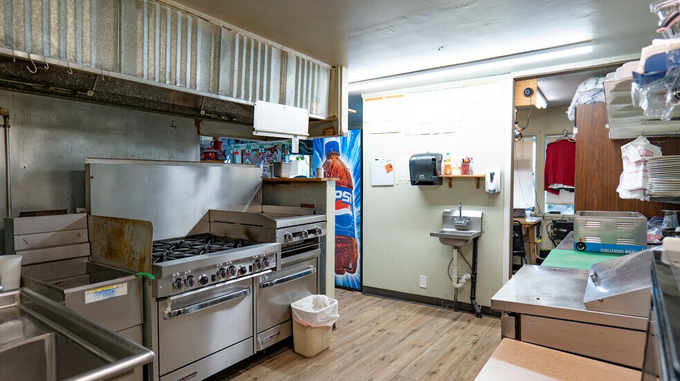 More Photos Of 1922 S Market Blvd, Chehalis Restaurant For Sale