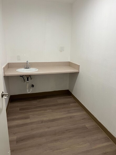 More Photos Of 1761 W Romneya Dr, Anaheim Medical For Lease