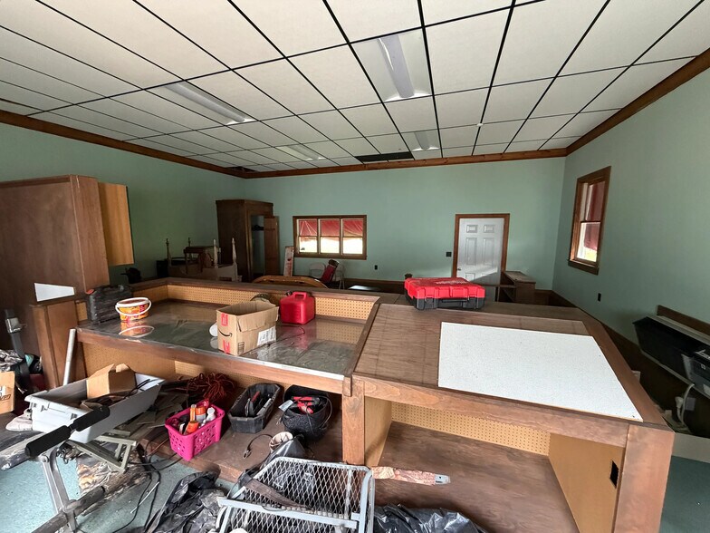 More Photos Of 27013 E Lillian St, Hebron Warehouse For Sale