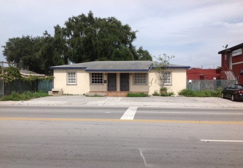 More Photos Of 3490 NW 32nd Ave, Miami General Retail For Sale