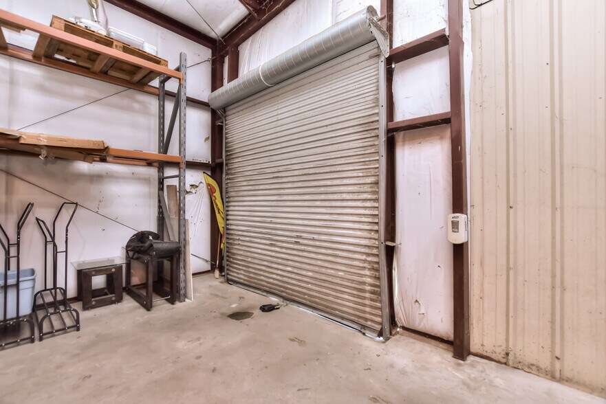 More Photos Of 4159 E University Ave, Georgetown Light Manufacturing For Sale