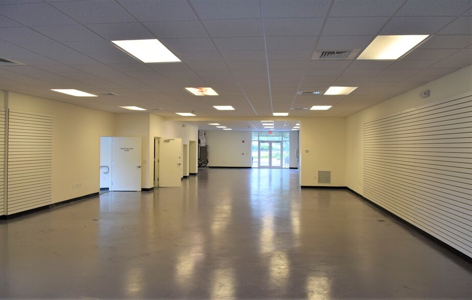 More Photos Of 800 W Indiantown Rd, Jupiter Storefront Retail Office For Sale