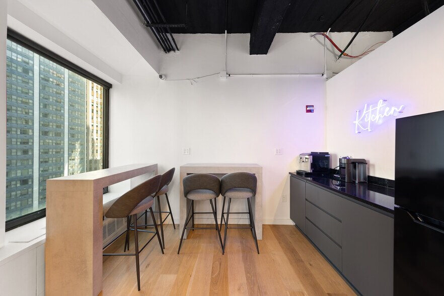 More Photos Of 633 Third Ave, New York Office For Sale