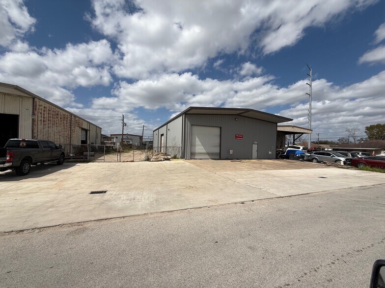 More Photos Of 1203 Missouri St, South Houston Warehouse For Lease