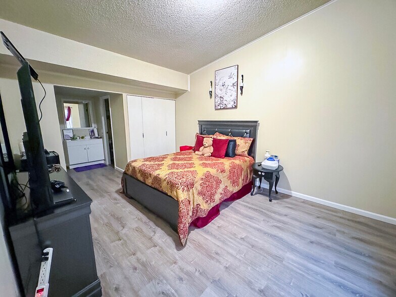More Photos Of 8103 Glen Hollow Dr, Glen Burnie Apartments For Sale