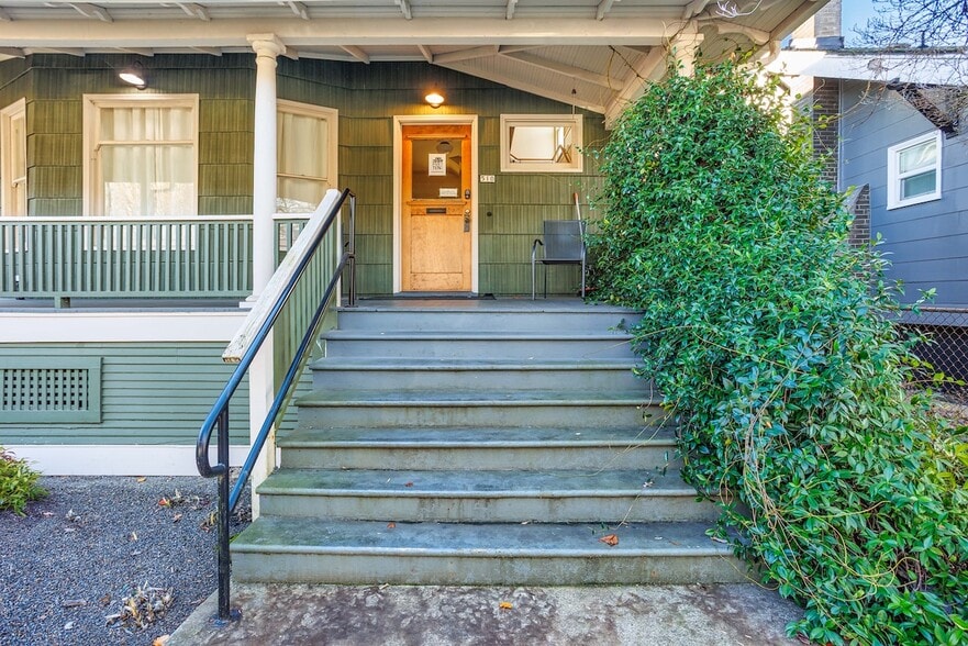 More Photos Of 510 NE Dekum St, Portland Office For Sale