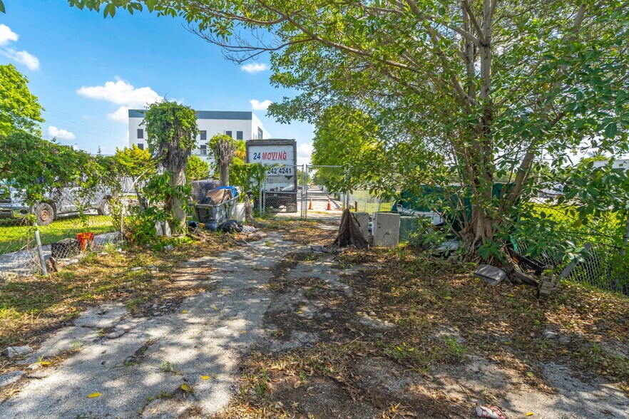 More Photos Of 651 NW 106th St, Miami Warehouse For Sale