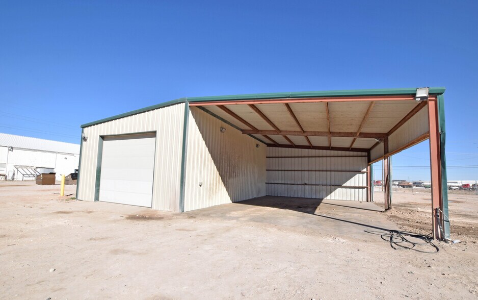 More Photos Of 302 Industrial Ave, Odessa Warehouse For Sale
