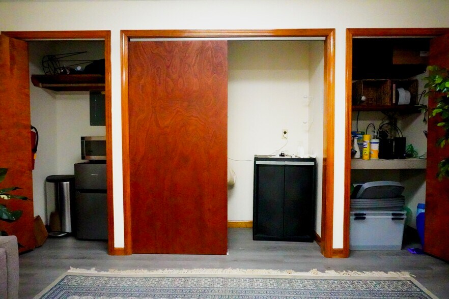More Photos Of 304 Federal Rd, Brookfield Office For Lease