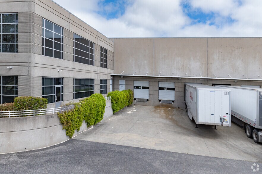 More Photos Of 2250 S McDowell Blvd Ext, Petaluma Warehouse For Lease